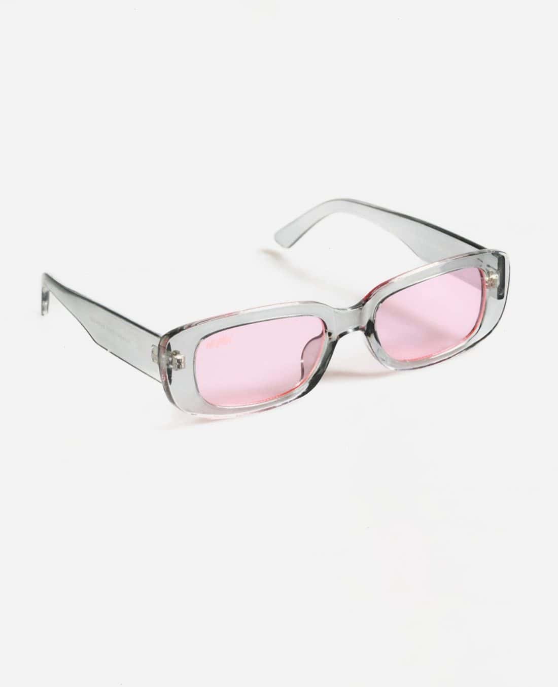 Las gafas de sol Festival Fever exudan un aire festivo con su forma rectangular, marcos transparentes y lentes tintados en rosa, logrando una pose elegante sobre un fondo blanco.